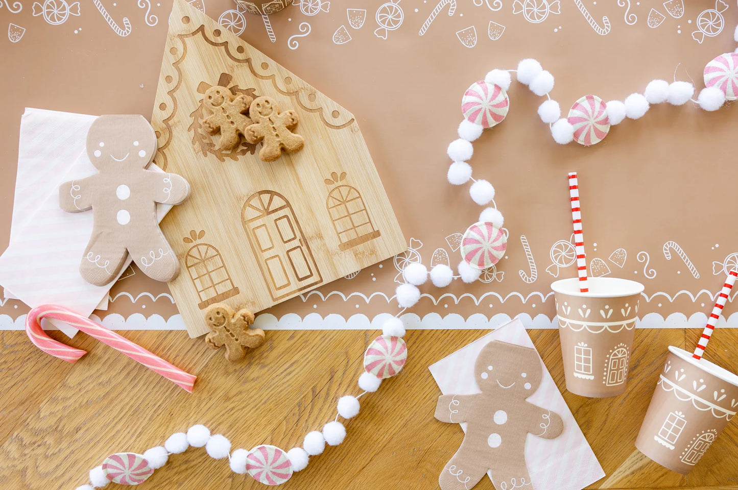 GINGERBREAD HOUSE BAMBOO CUTTING BOARD