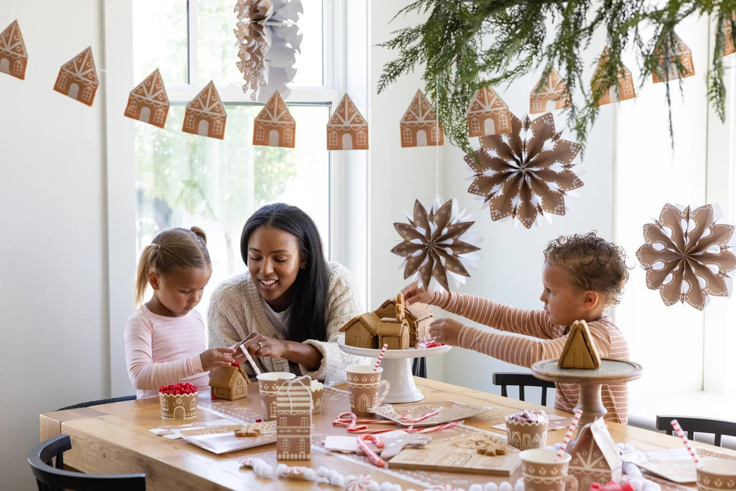 GINGERBREAD HOUSE SHAPED PAPER PLATE