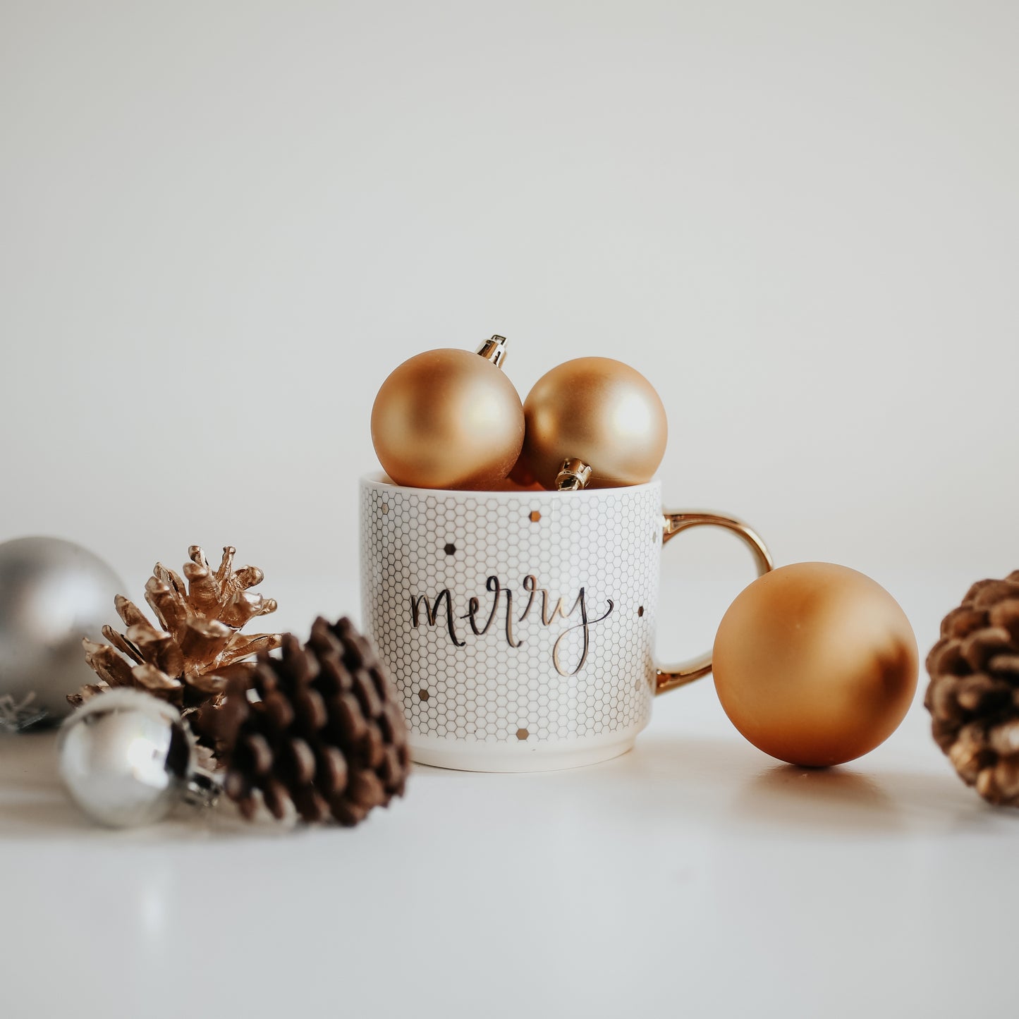 MERRY - GOLD, WHITE TILE HAND LETTERED COFFE MUG