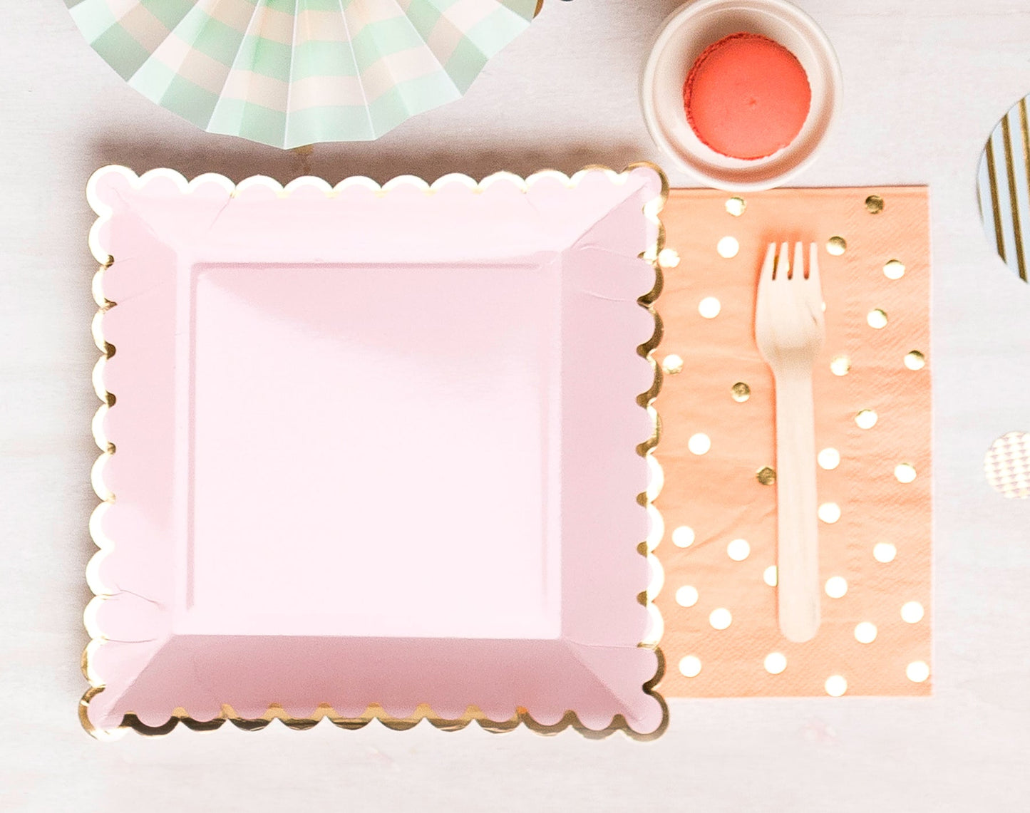 BLUSH SCALLOPED PLATES