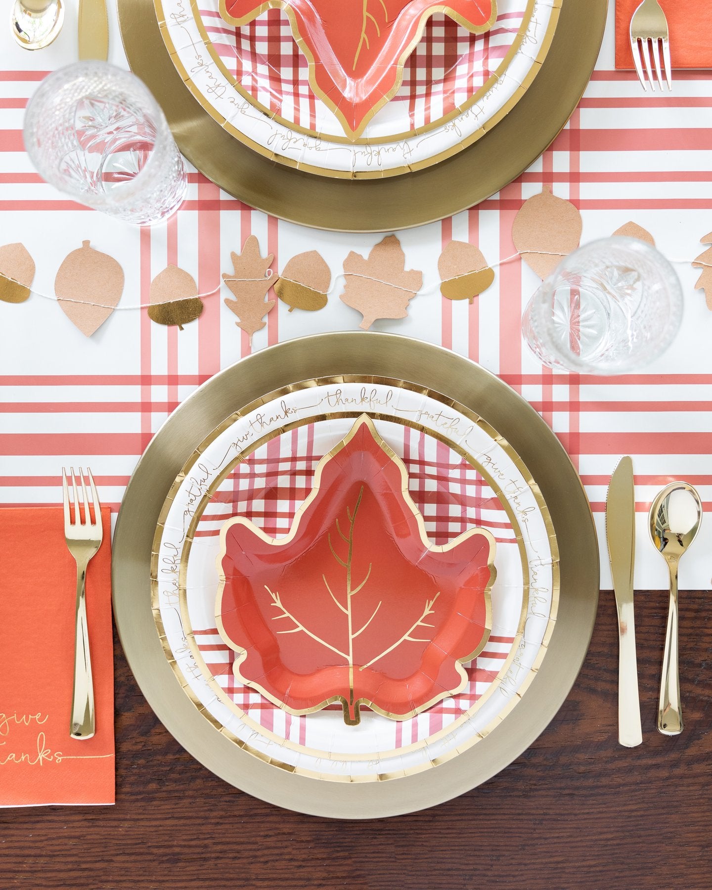 MAPLE LEAF SHAPED 7" PLATE